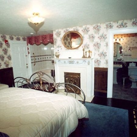 Julias Bed And Breakfast Hubbard Exteriér fotografie